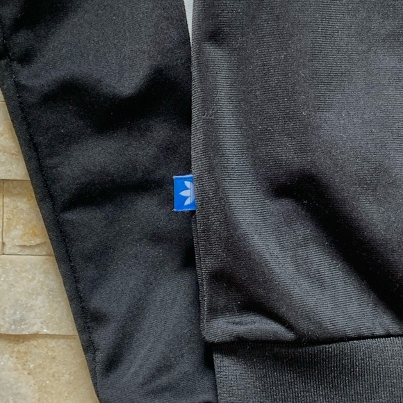 FREE Adidas Legging with Logo Superstar Track Jacket, SML - Picture 3 of 8